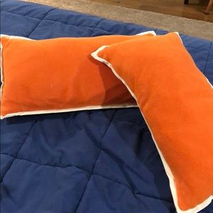 2 orange throwpillows